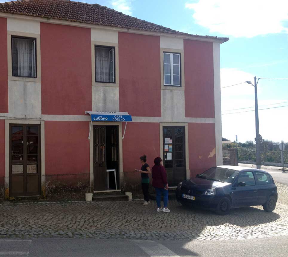 Ao postigo